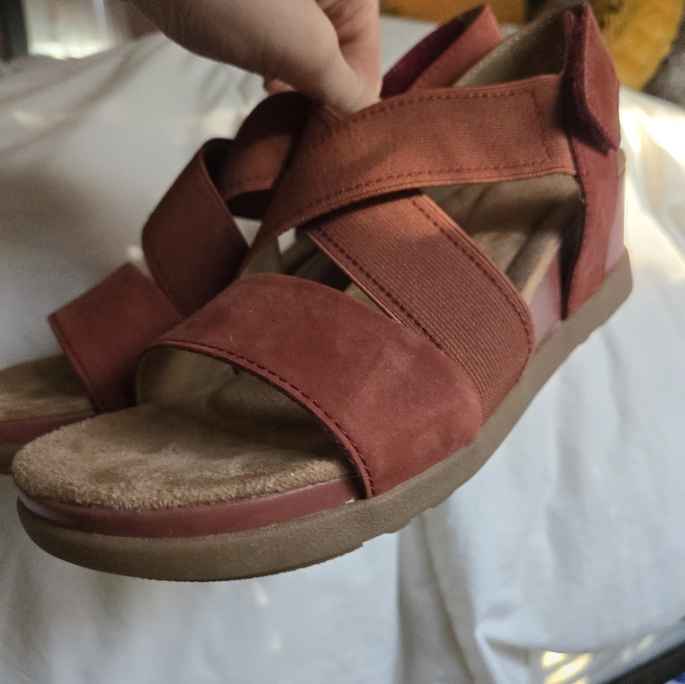 Earth Origins Rust Red Suede Strappy Wedge Sandals